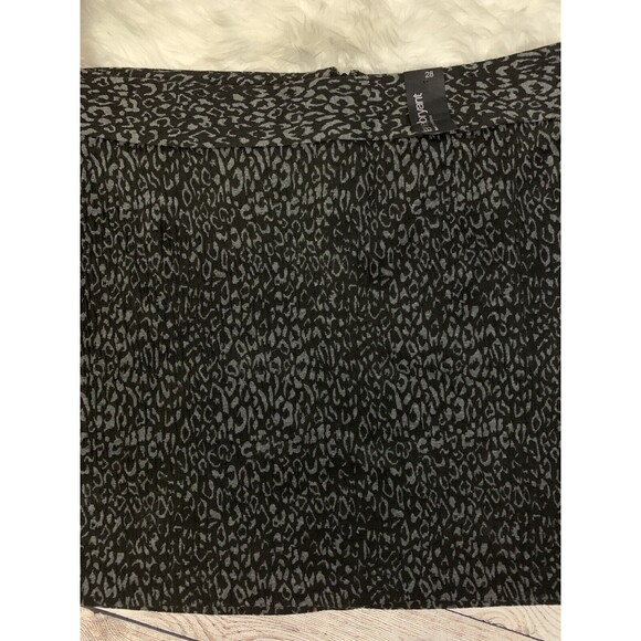 Lane Bryant NWT Size 28 Black/Gray Cheetah Print Stretch Knit Skirt - Picture 2 of 3